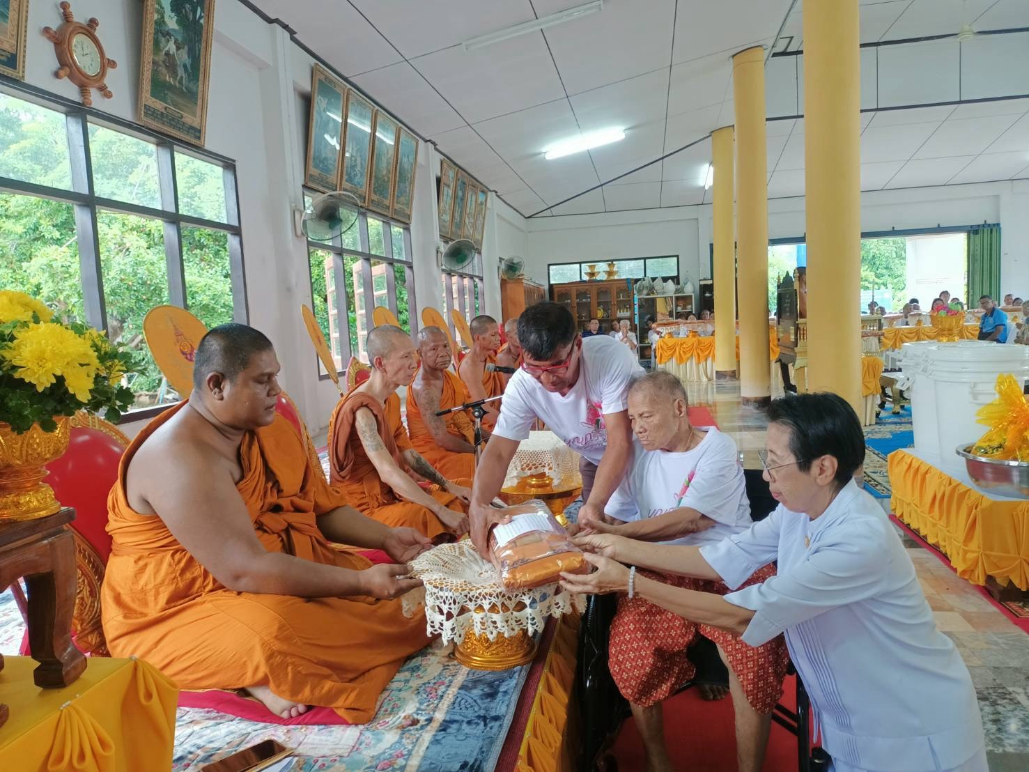 ภาพร่วมพิธีกรรมวัดทุ่งเภา