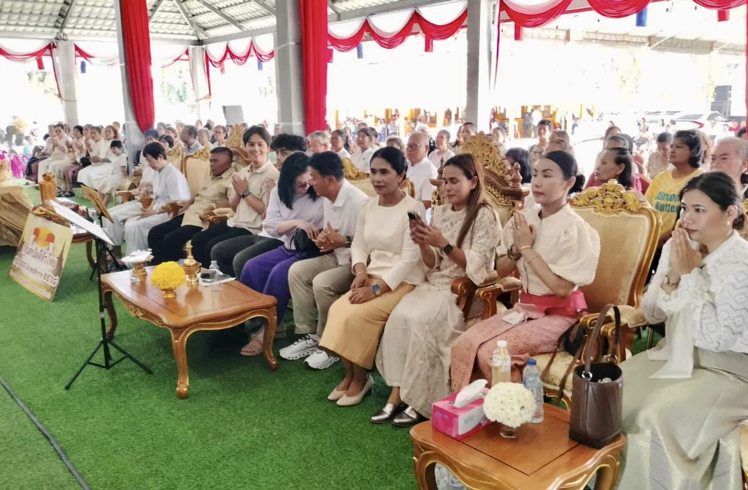 ภาพร่วมพิธีกรรมวัดอ่างทอง