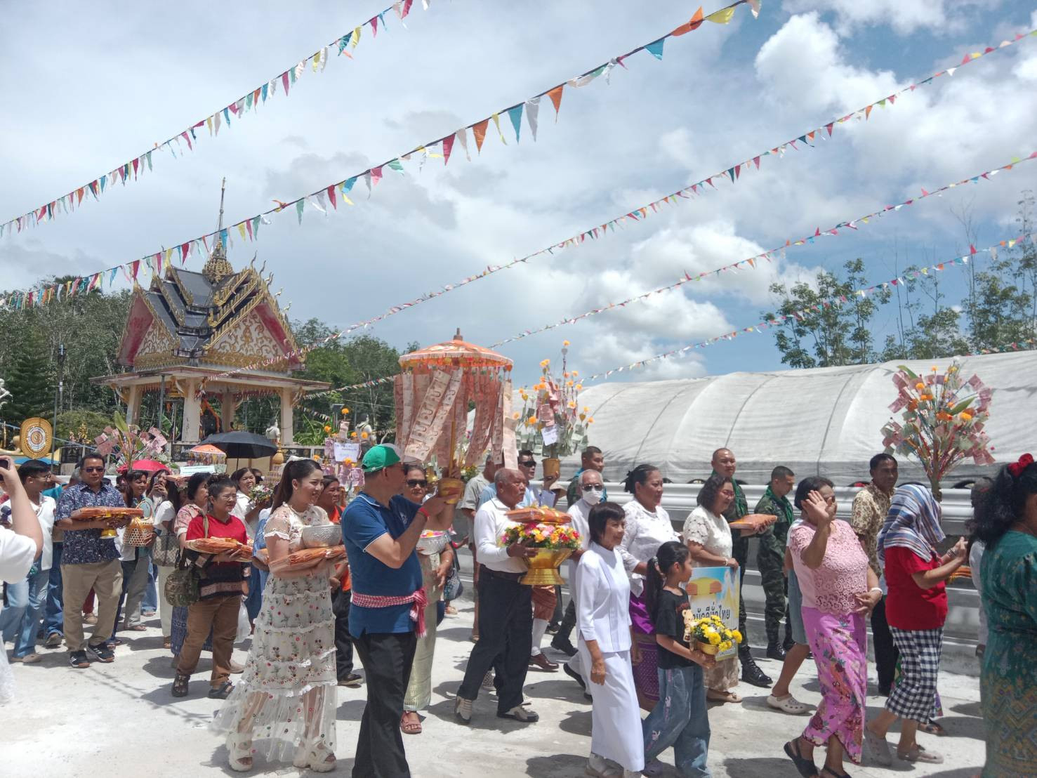 ภาพร่วมพิธีกรรมวัดขุนตัดหวาย