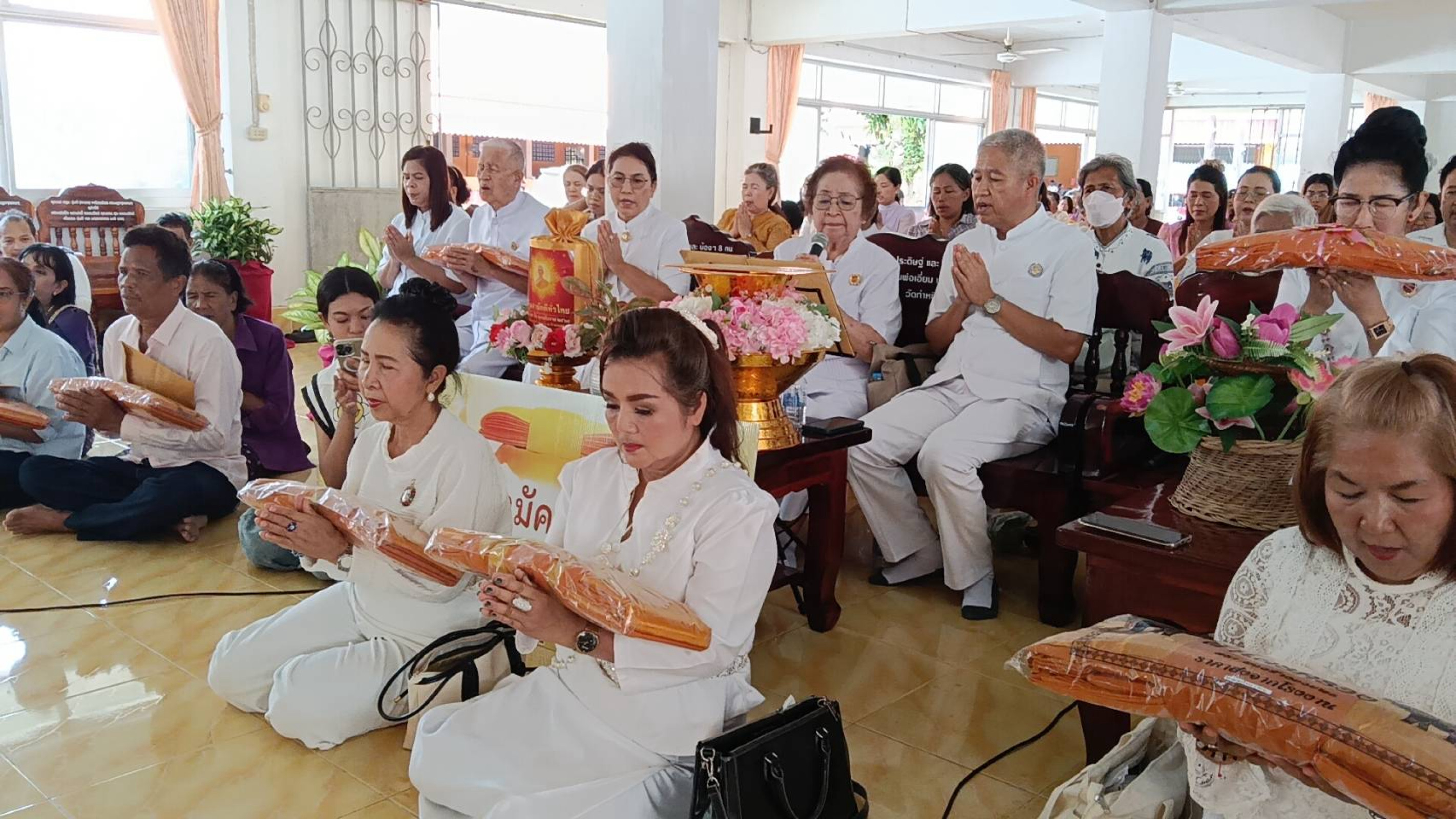 ภาพร่วมพิธีกรรมวัดท่าหยี