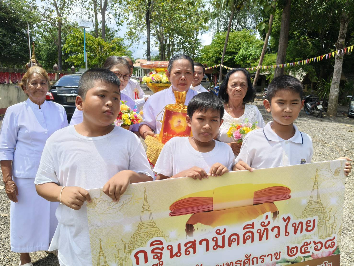 ภาพร่วมขบวนกฐินวัดเกาะเนียง