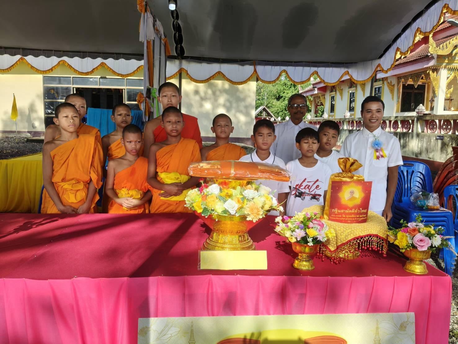 ภาพร่วมพิธีกรรมวัดเกาะเนียง