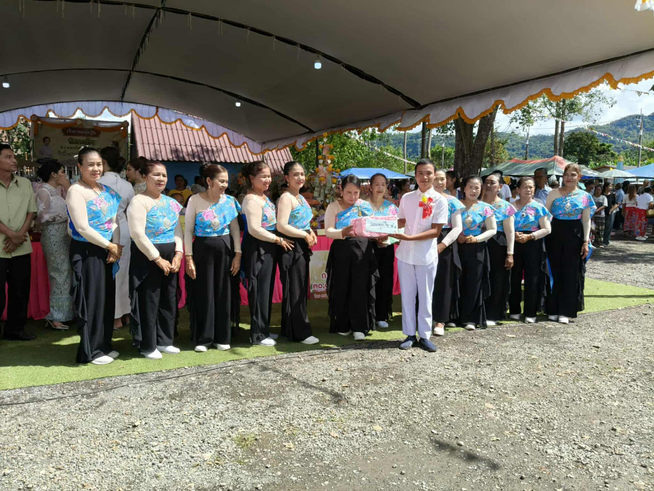 ภาพร่วมพิธีกรรมวัดเกาะเนียง