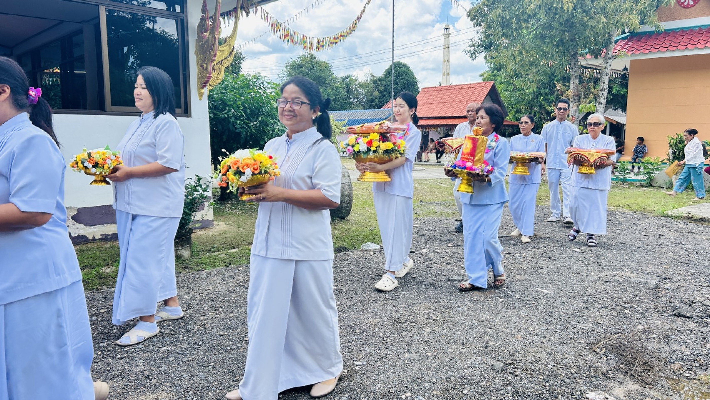 ภาพร่วมพิธีกรรมวัดผังปาล์ม 3
