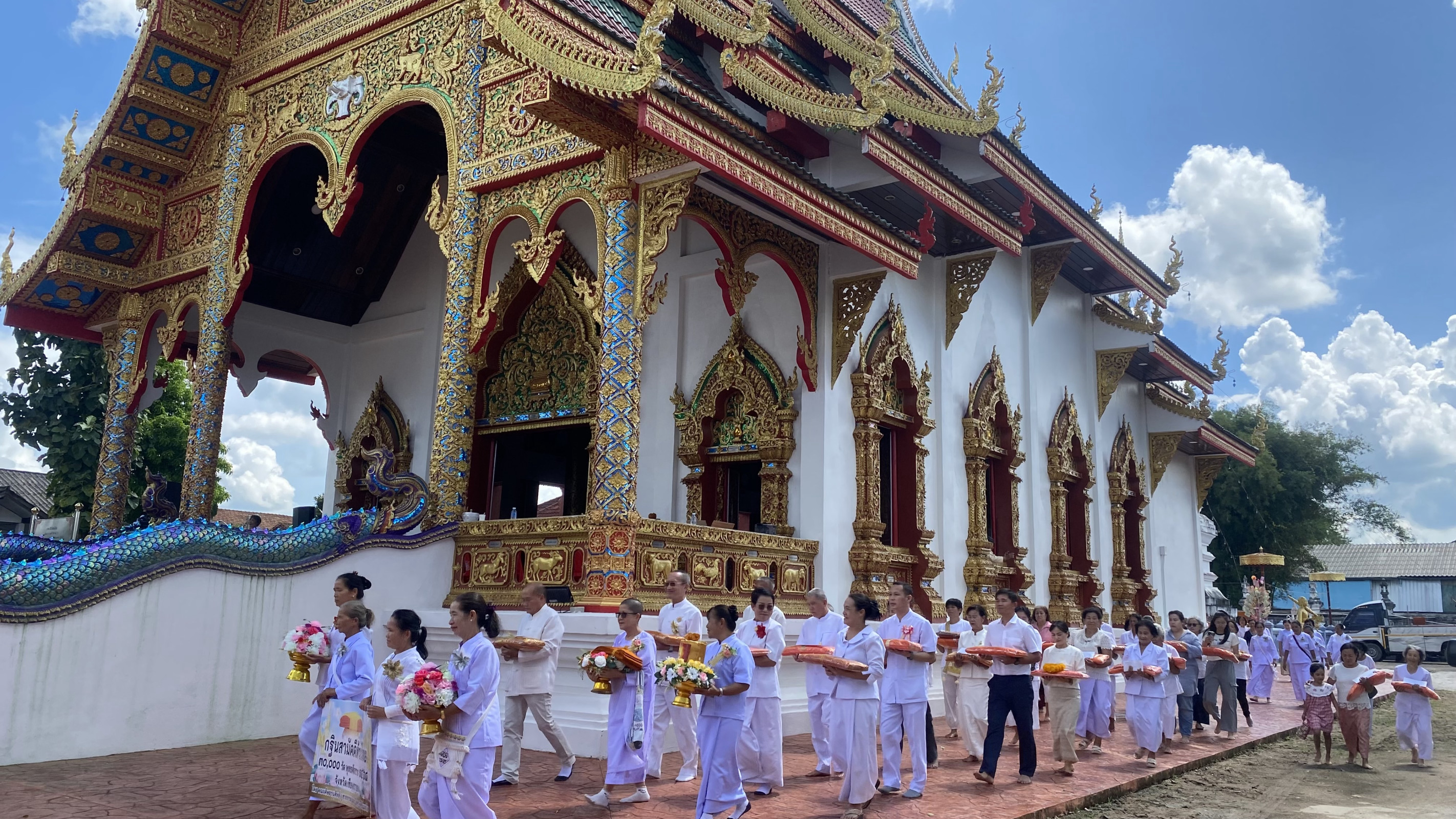 ภาพร่วมพิธีกรรมวัดสันคือ