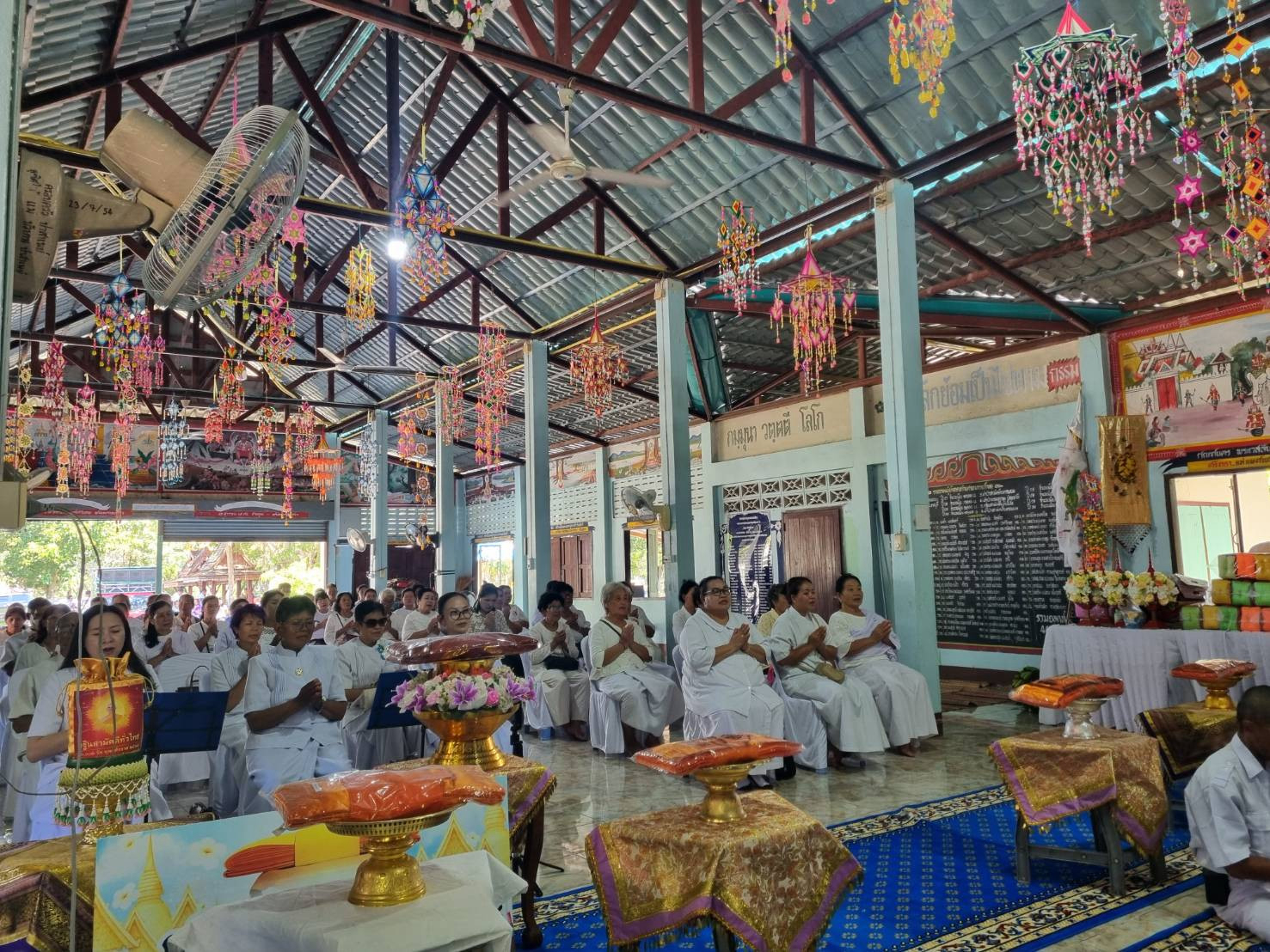 ภาพร่วมพิธีกรรมวัดสมานมิตร