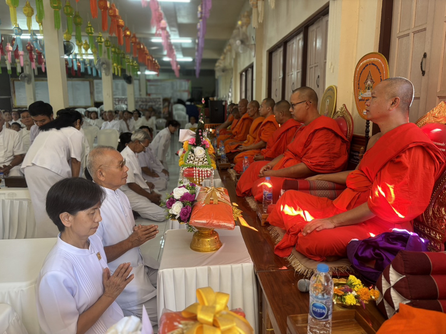 ภาพร่วมพิธีกรรมวัดร่องขุ่น