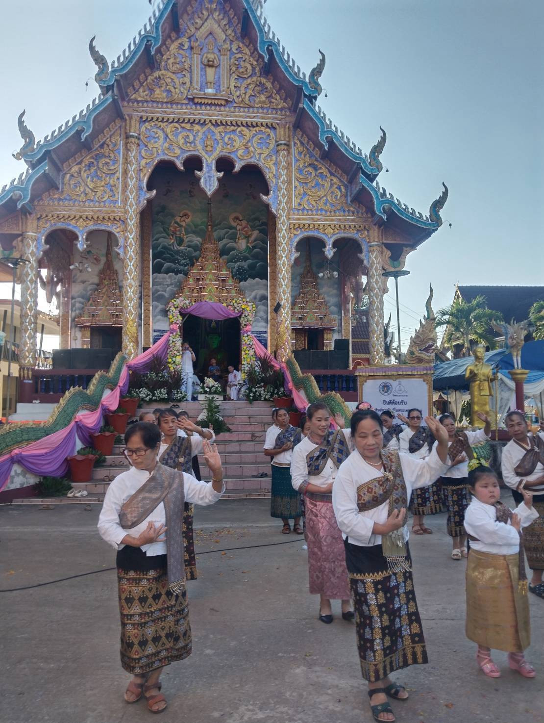 ภาพร่วมพิธีกรรมวัดหล่ายงาว