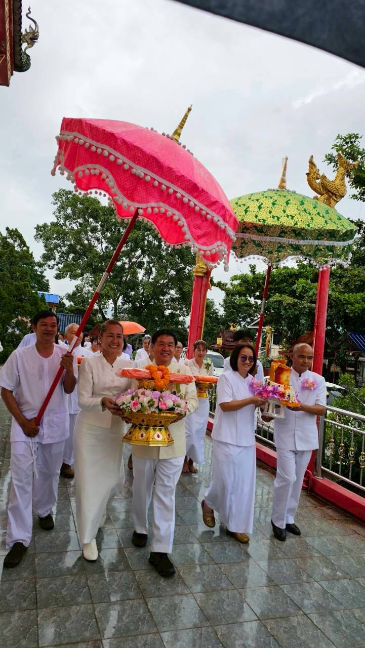 ภาพร่วมขบวนกฐินวัดเม็งราย