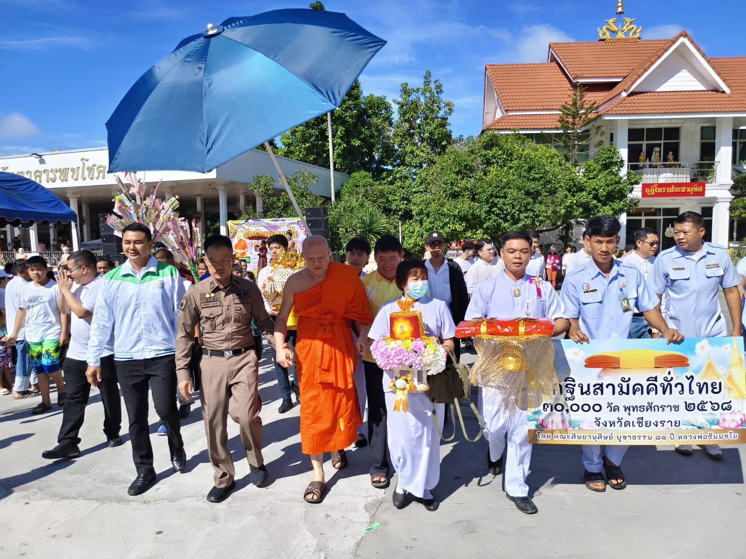 ภาพร่วมขบวนกฐินวัดห้วยปลากั้ง