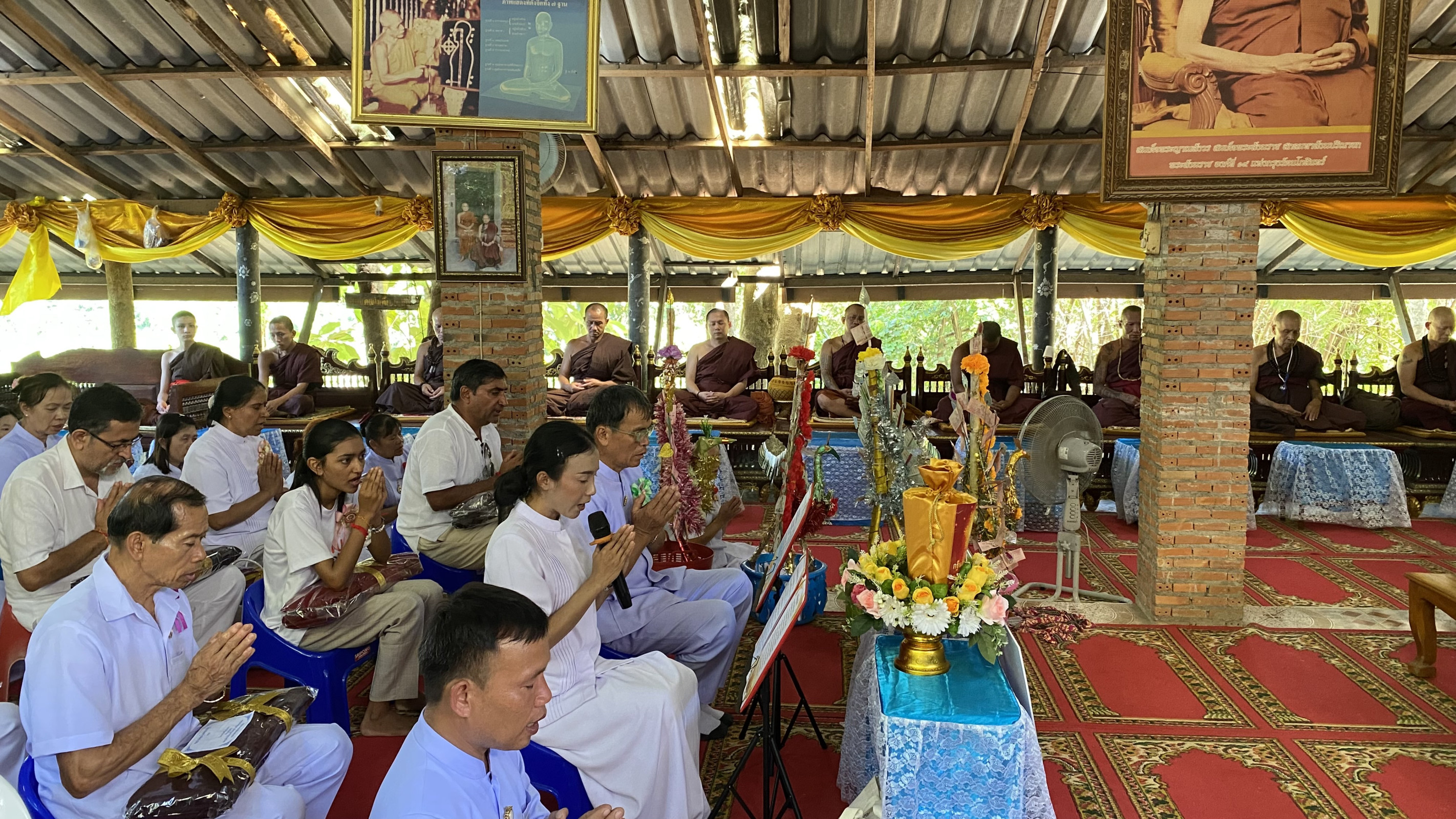 ภาพร่วมพิธีกรรมวัดถ้ำป่าอาชาทอง