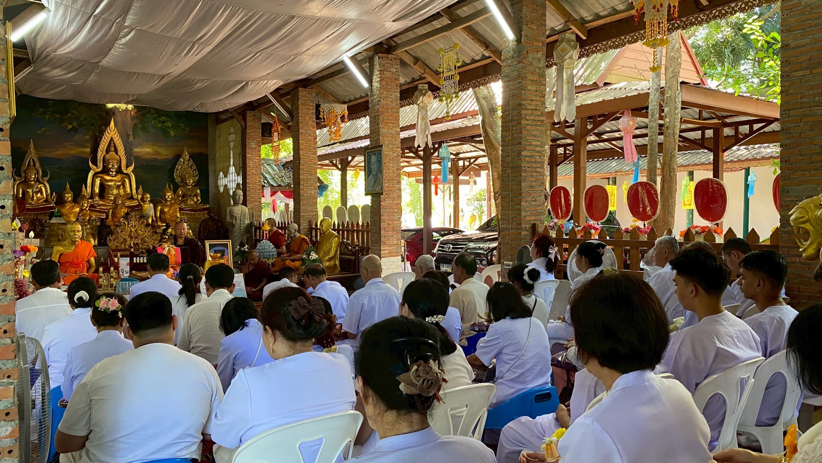 ภาพร่วมพิธีกรรมวัดถ้ำป่าอาชาทอง