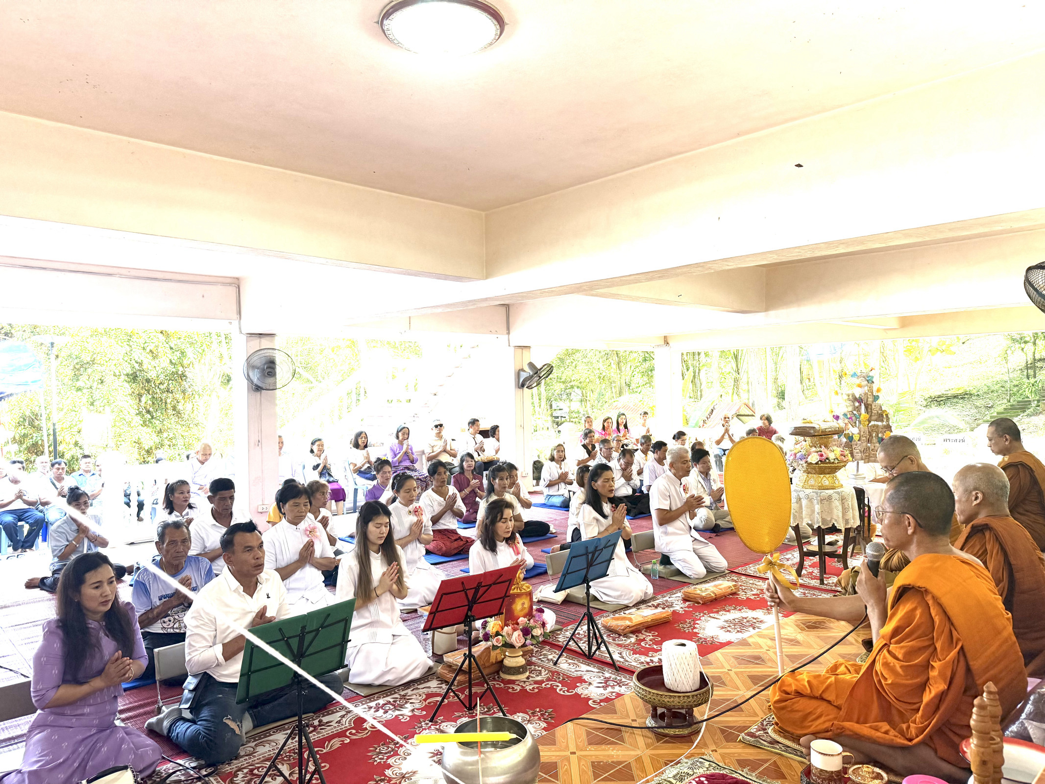 ภาพร่วมพิธีกรรมวัดป่าเขื่อนแก้ว