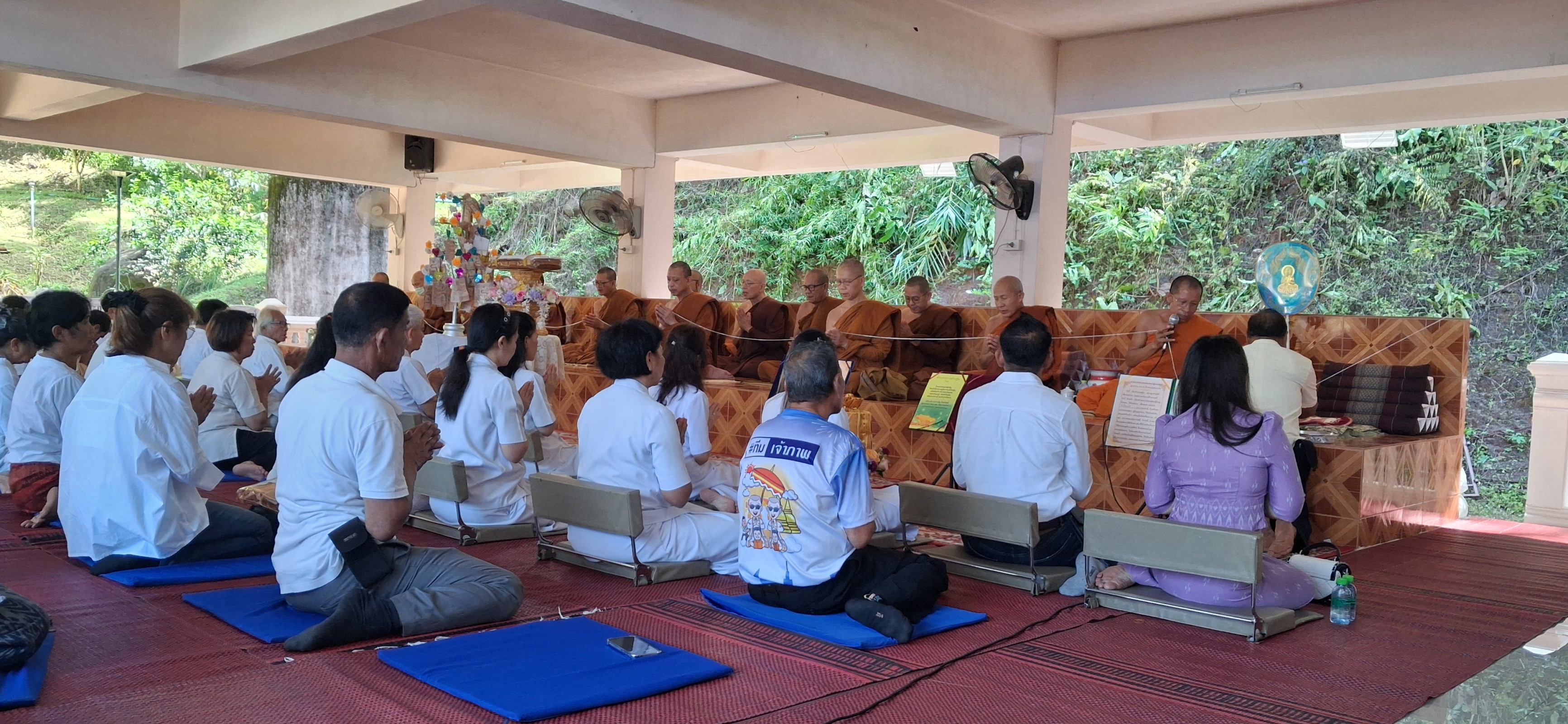 ภาพร่วมพิธีกรรมวัดป่าเขื่อนแก้ว