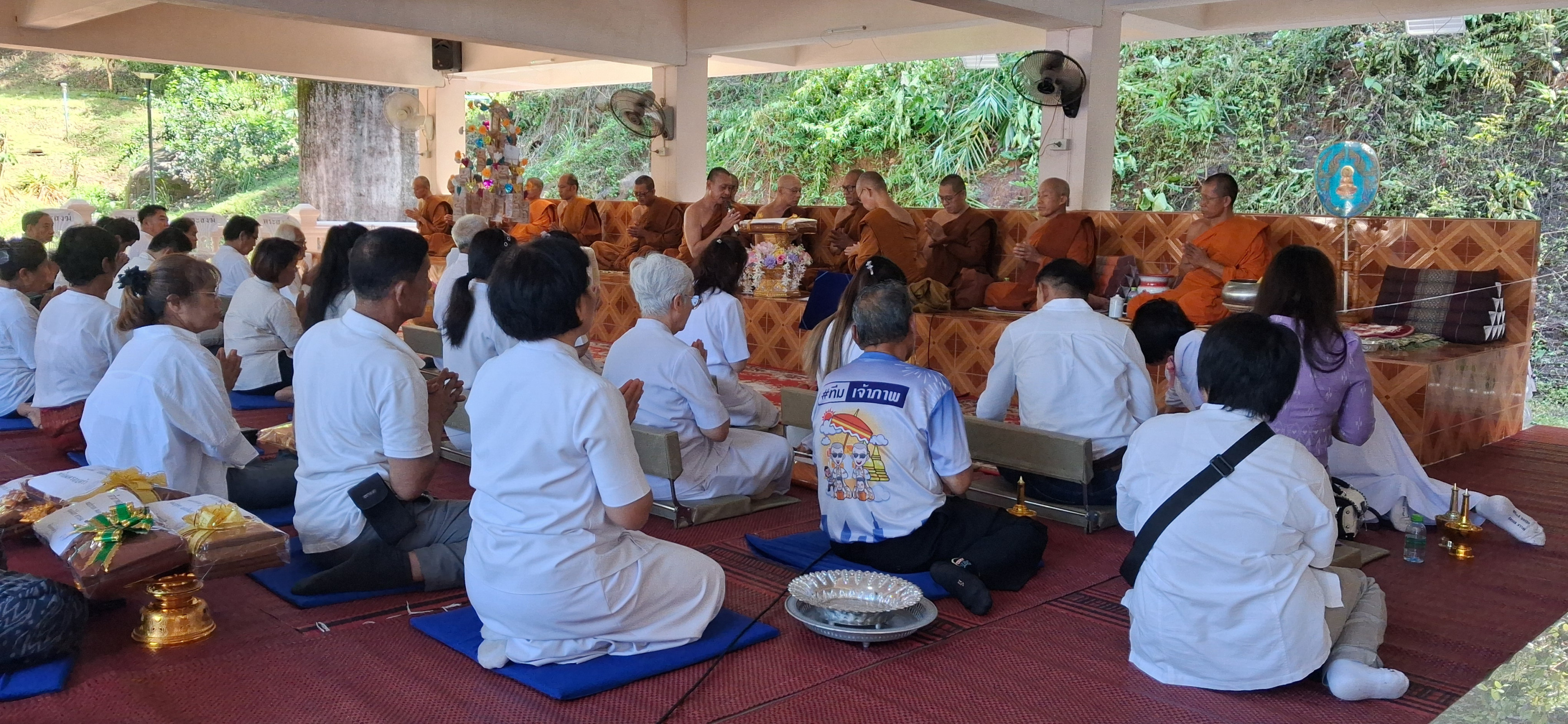 ภาพร่วมพิธีกรรมวัดป่าเขื่อนแก้ว