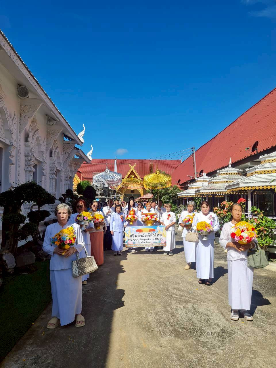 ภาพร่วมขบวนกฐินวัดป่าสักน้อย