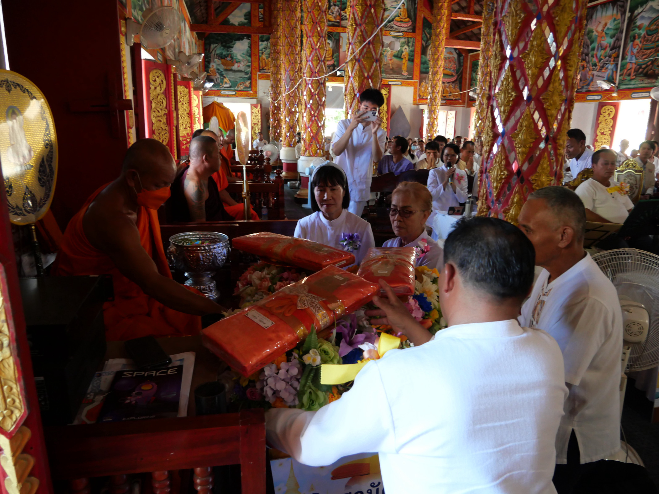 ภาพร่วมพิธีกรรมวัดหลวง