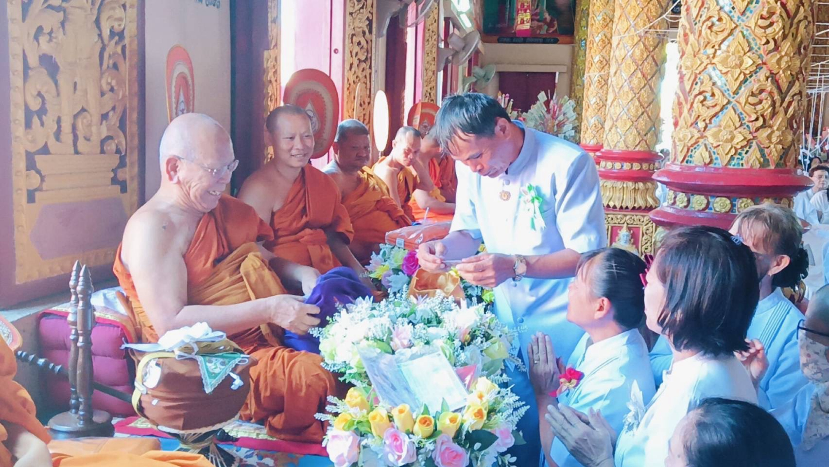 ภาพร่วมพิธีกรรมวัดห้วยน้ำราก