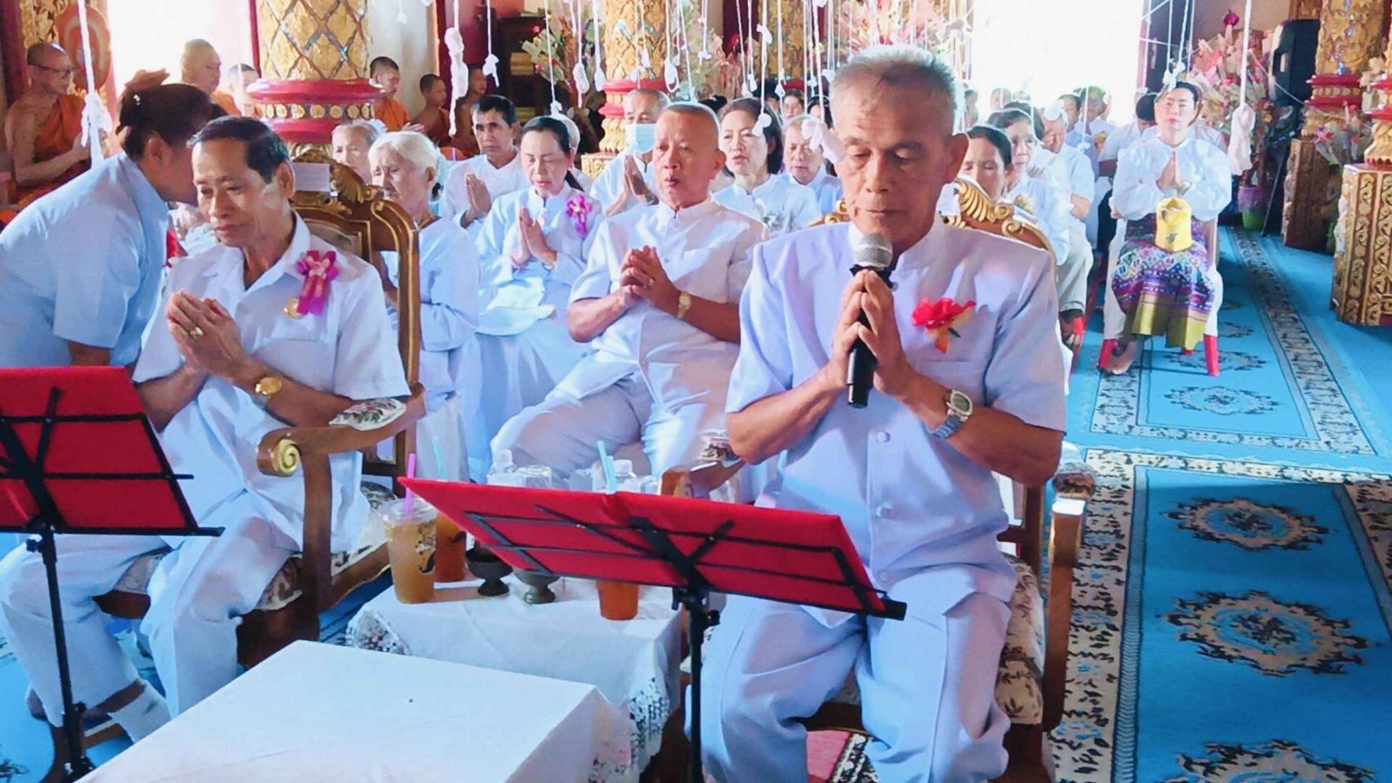 ภาพร่วมพิธีกรรมวัดห้วยน้ำราก