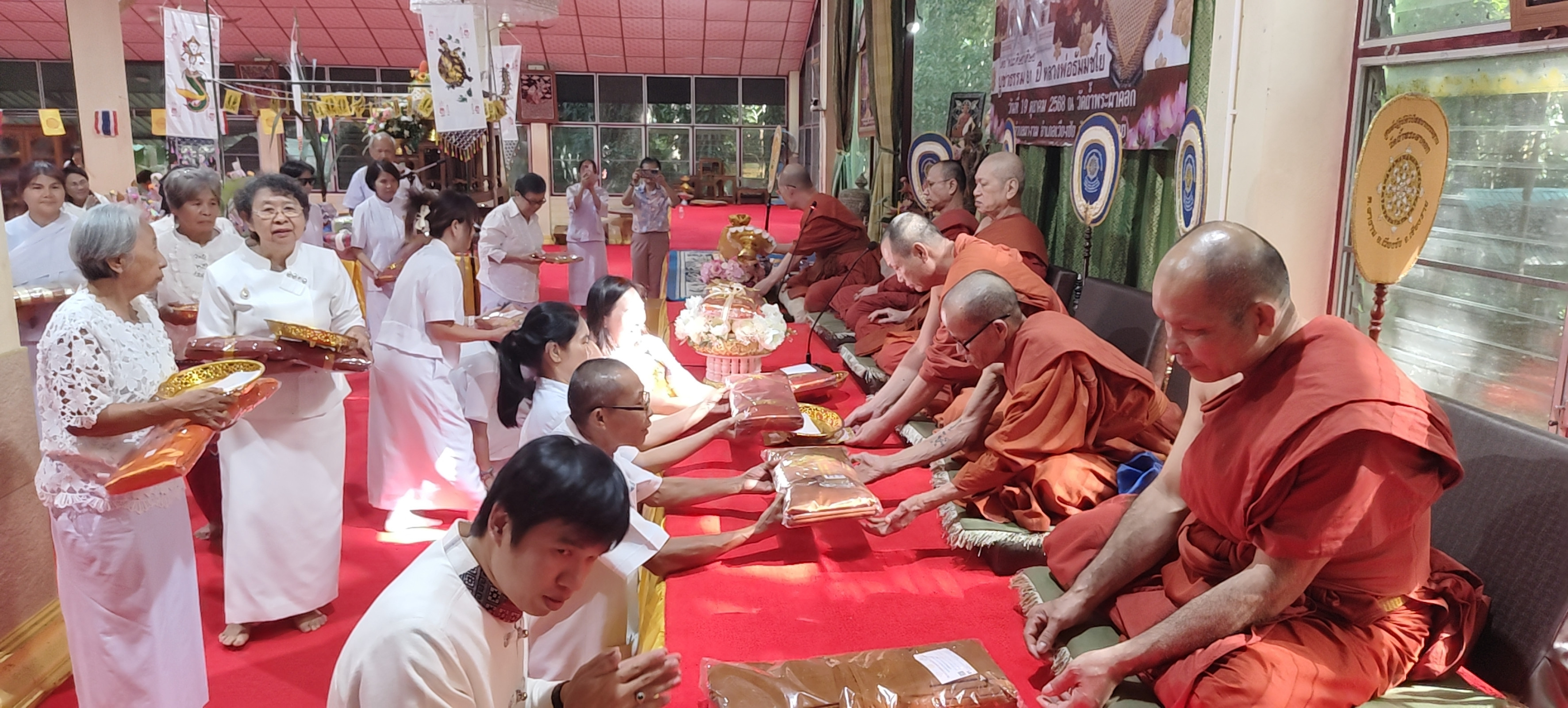 ภาพร่วมพิธีกรรมวัดถ้ำพระผาคอก