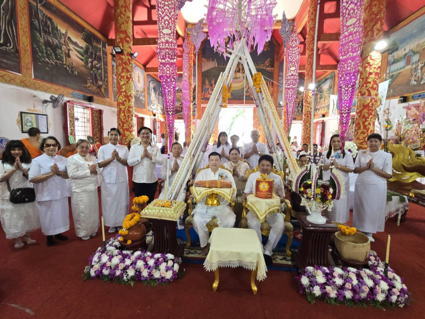 ภาพหมู่ถือพานถวายปัจจัยวัดปงสนุก