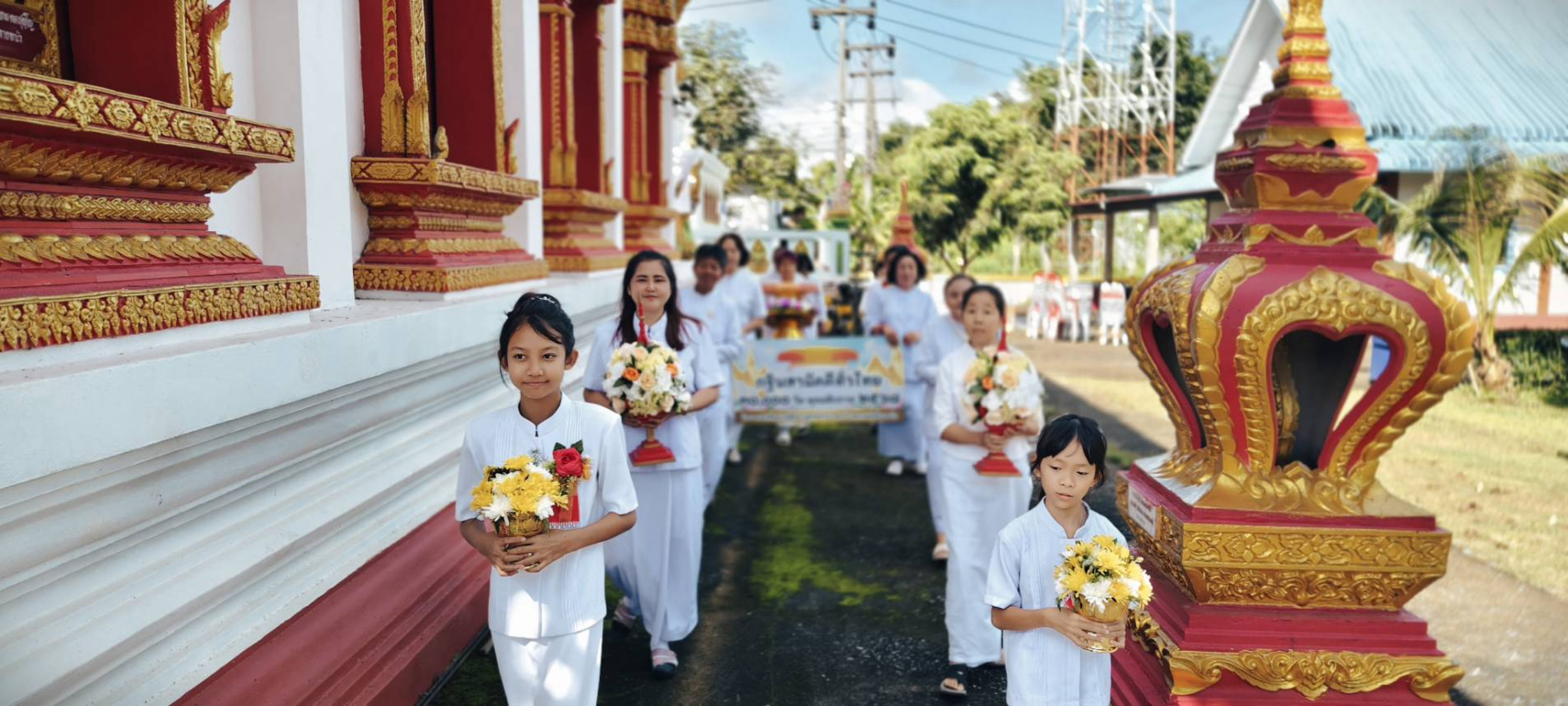 ภาพร่วมพิธีกรรมวัดร่องบัวทอง