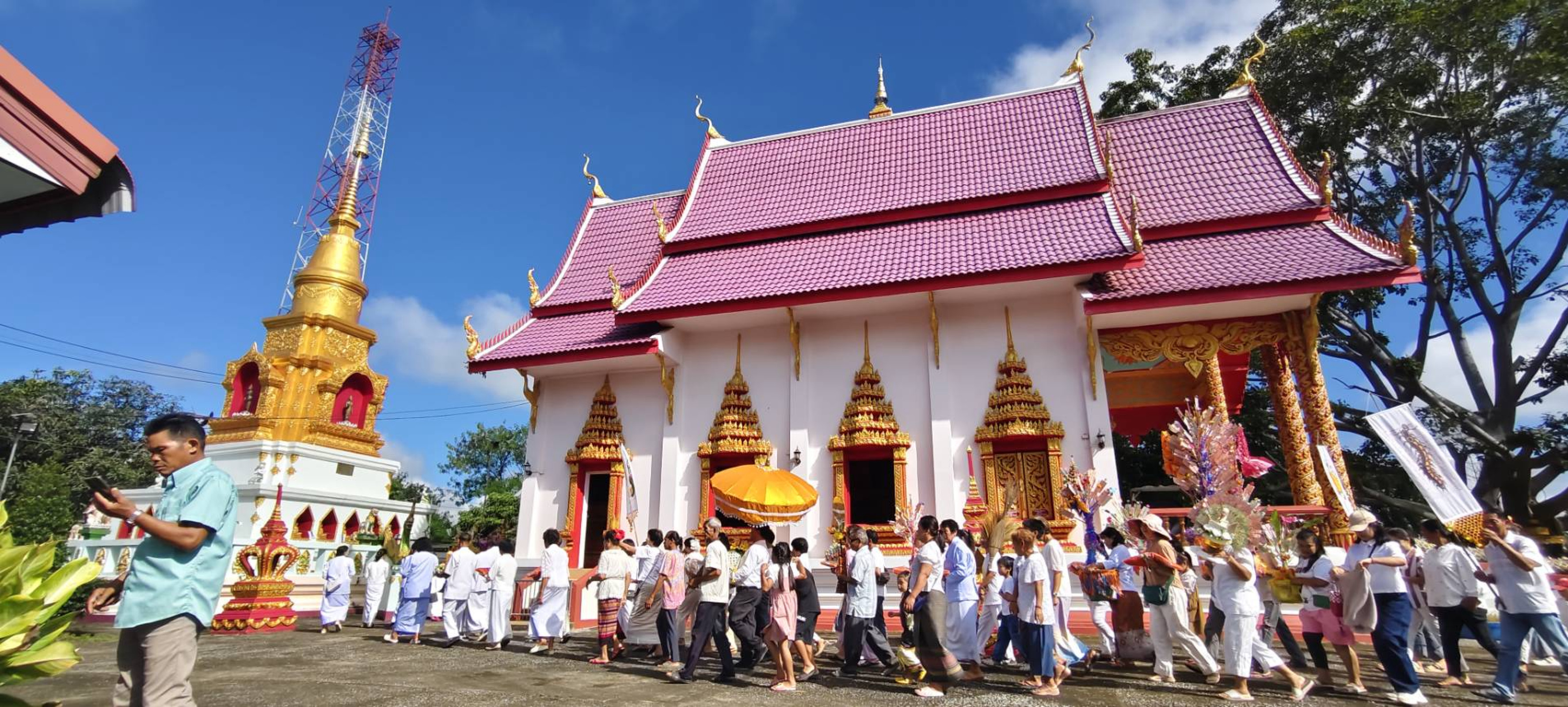 ภาพร่วมพิธีกรรมวัดร่องบัวทอง