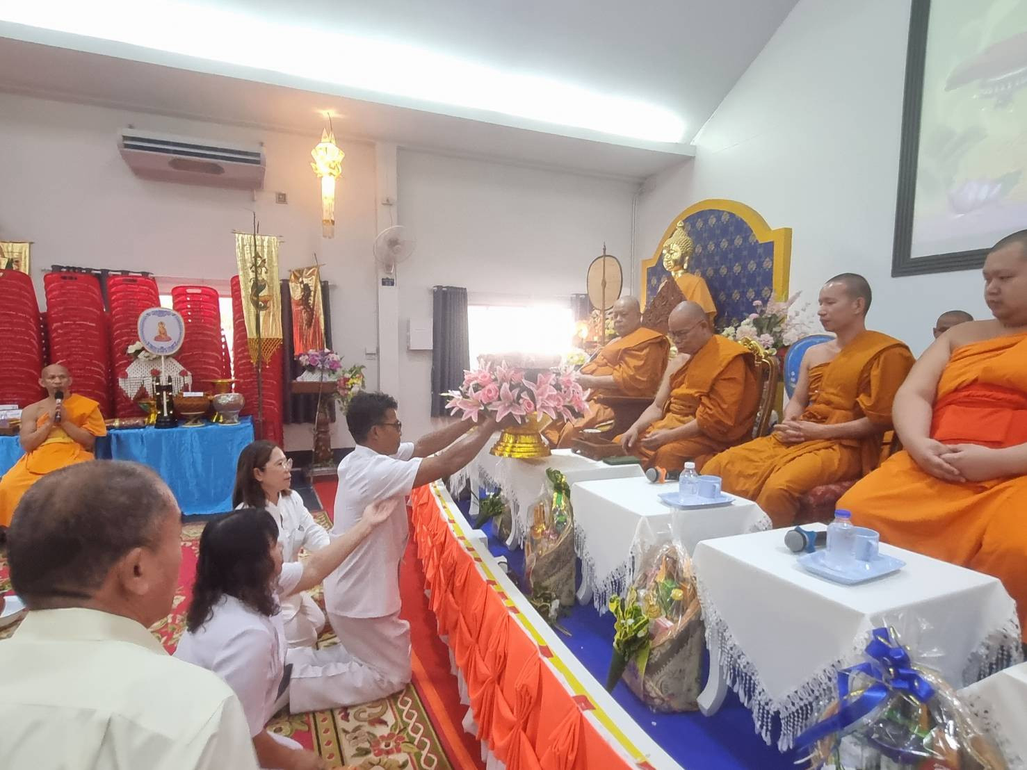 ภาพร่วมพิธีกรรมวัดพระพุทธบาทอุดม