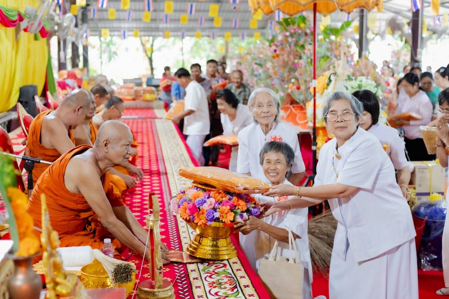 ภาพร่วมพิธีกรรมวัดหนองน้ำใส