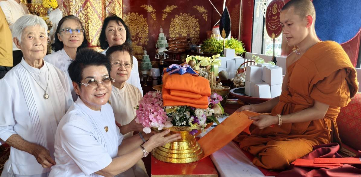 ภาพการถวายปัจจัยวัดบ้านแพะ