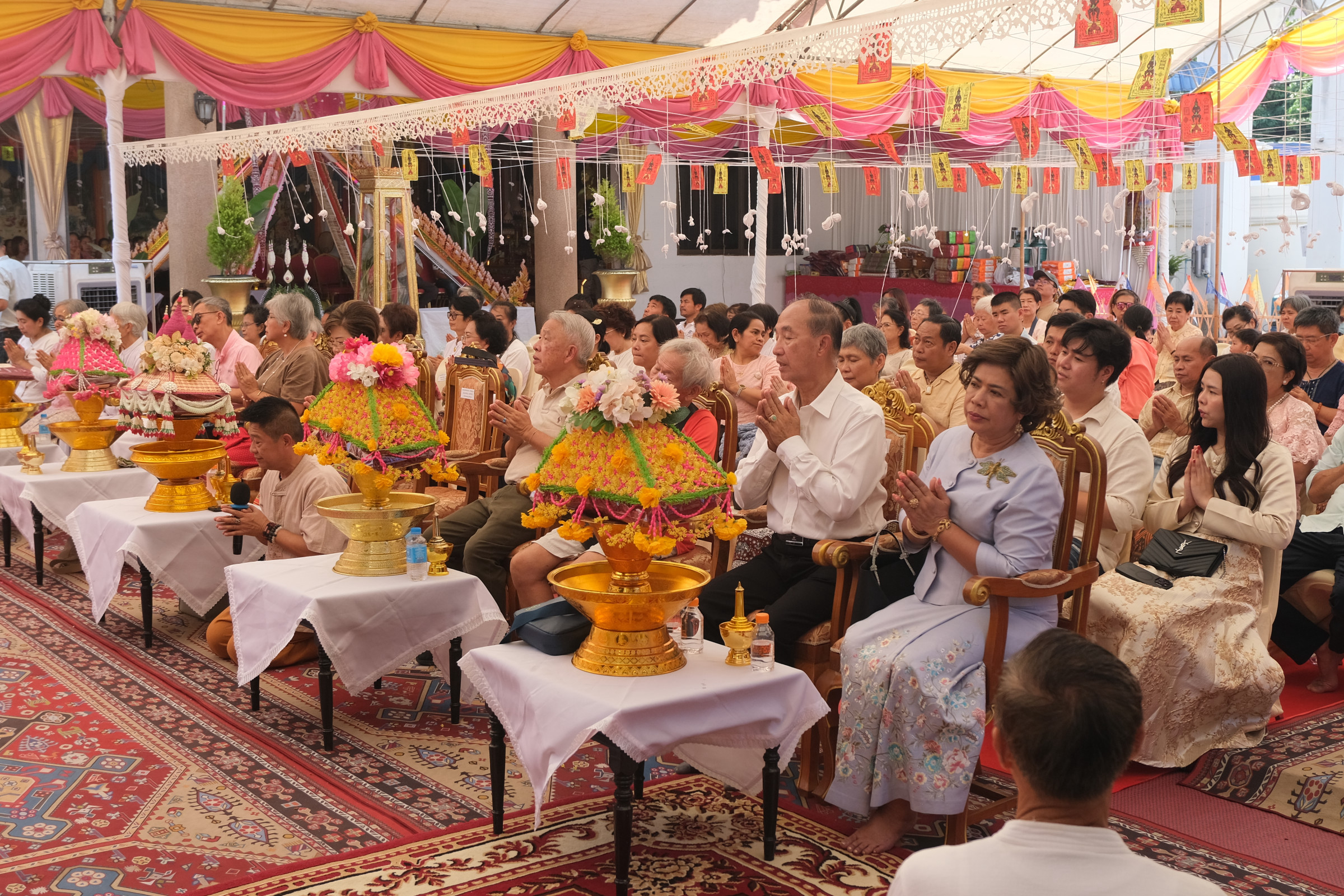 ภาพร่วมพิธีกรรมวัดบ้านปง