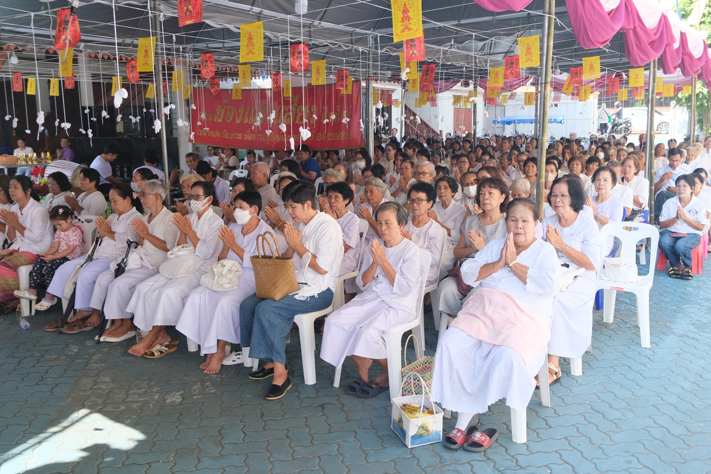 ภาพร่วมพิธีกรรมวัดบ้านปง