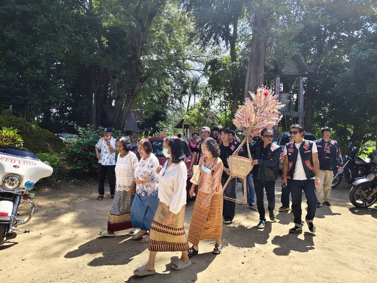 ภาพร่วมพิธีกรรมวัดโบสถ์