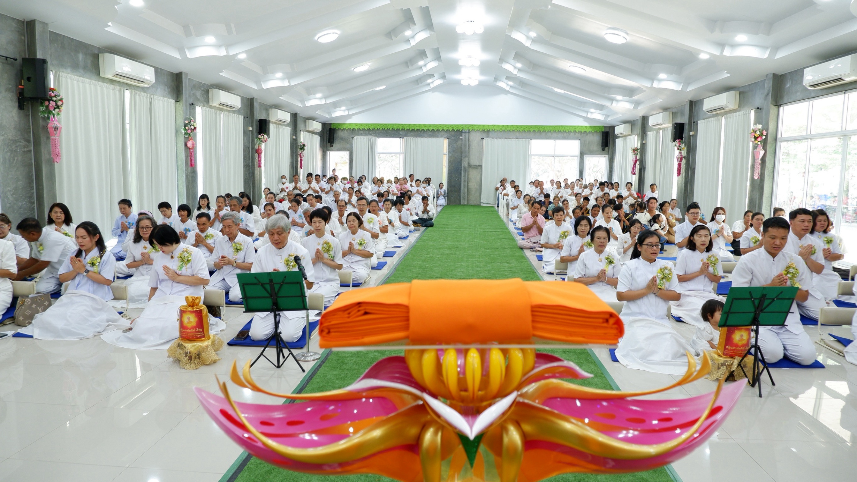 ภาพร่วมพิธีกรรมศูนย์ปฏิบัติธรรมดอยหล่อ