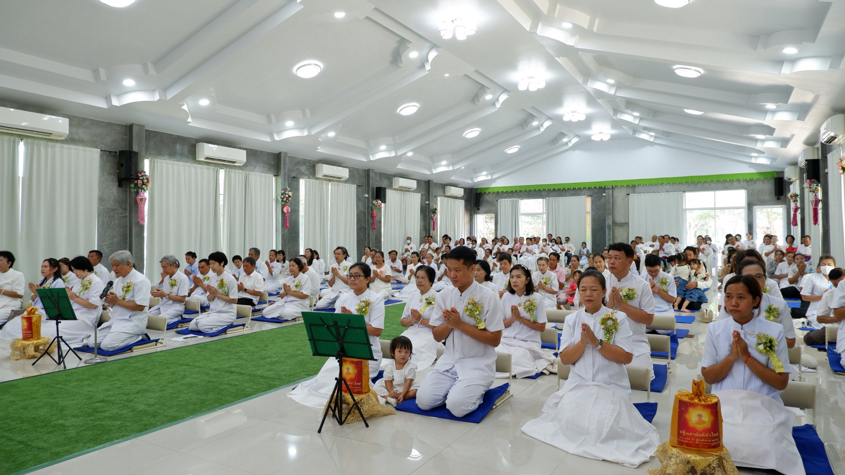 ภาพร่วมพิธีกรรมศูนย์ปฏิบัติธรรมดอยหล่อ