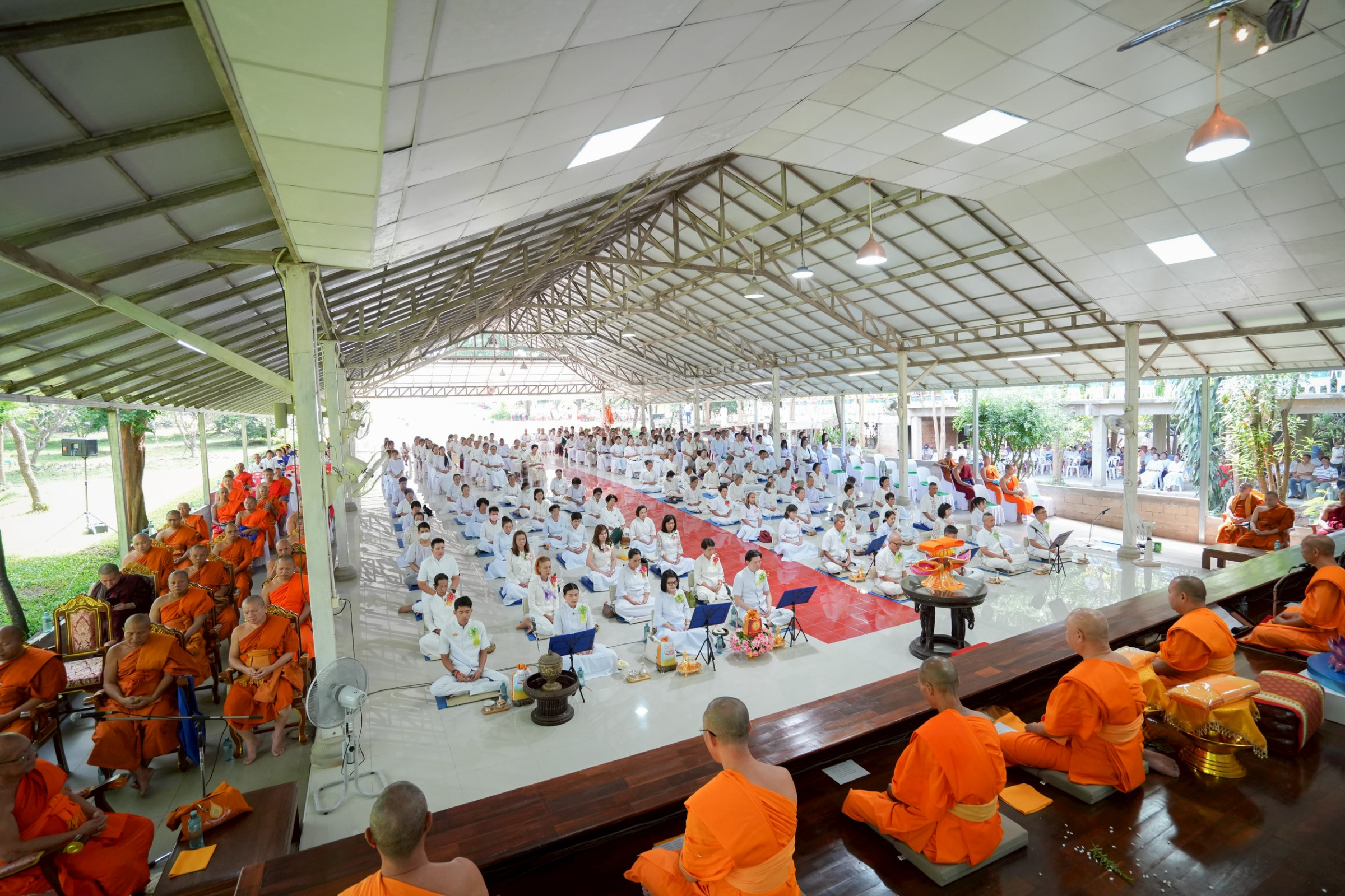 ภาพร่วมพิธีกรรมธุดงคสถานลุ่มน้ำฝาง