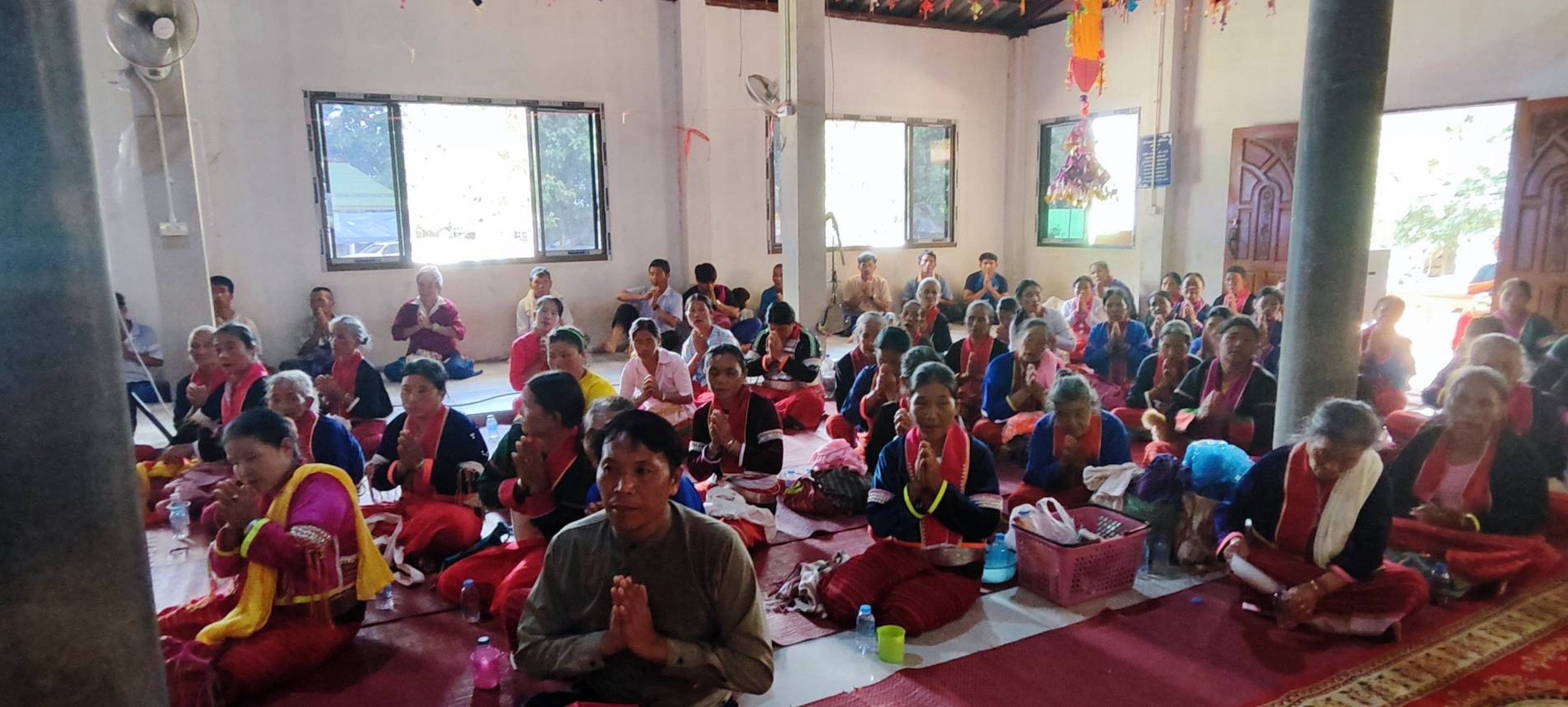 ภาพร่วมพิธีกรรมสำนักสงฆ์บ้านปะหล่องห้วยจะนุ