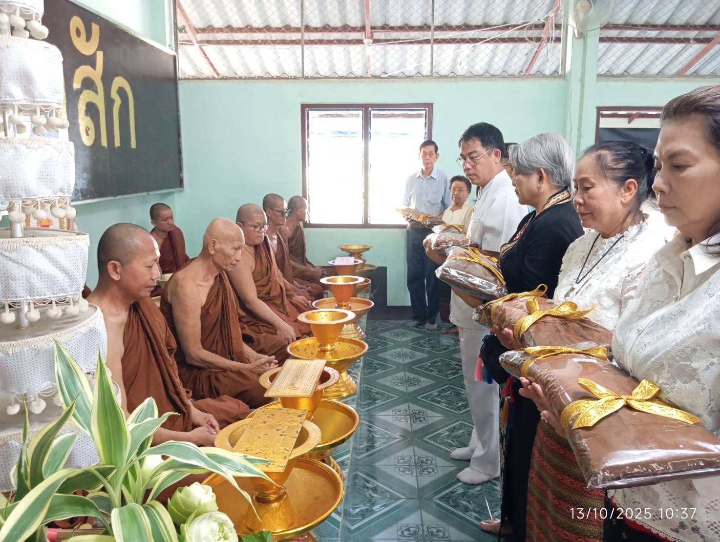 ภาพร่วมพิธีกรรมที่พักสงฆ์พระธาตุเวียงแหง