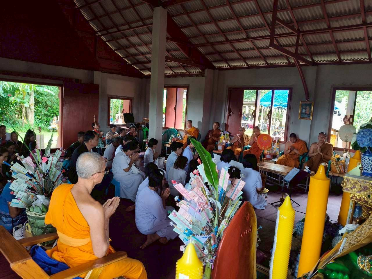 ภาพร่วมพิธีกรรมวัดอาศรมรัตนคีรี