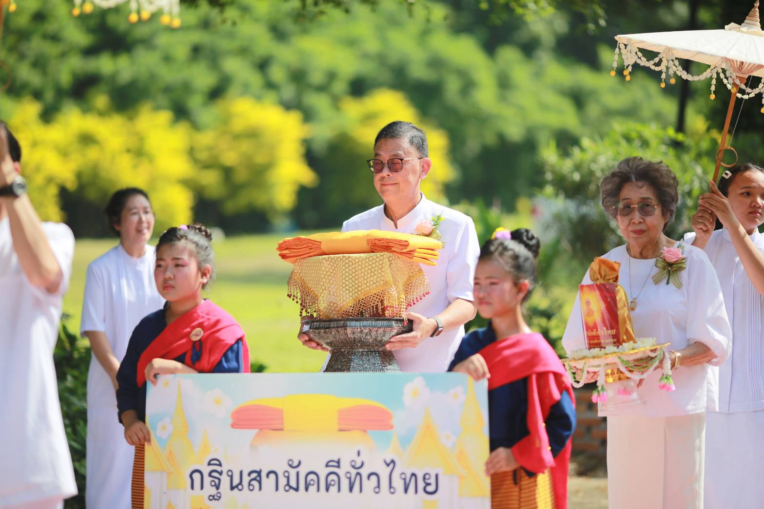 ภาพร่วมพิธีกรรมวัดห้วยตองสัก