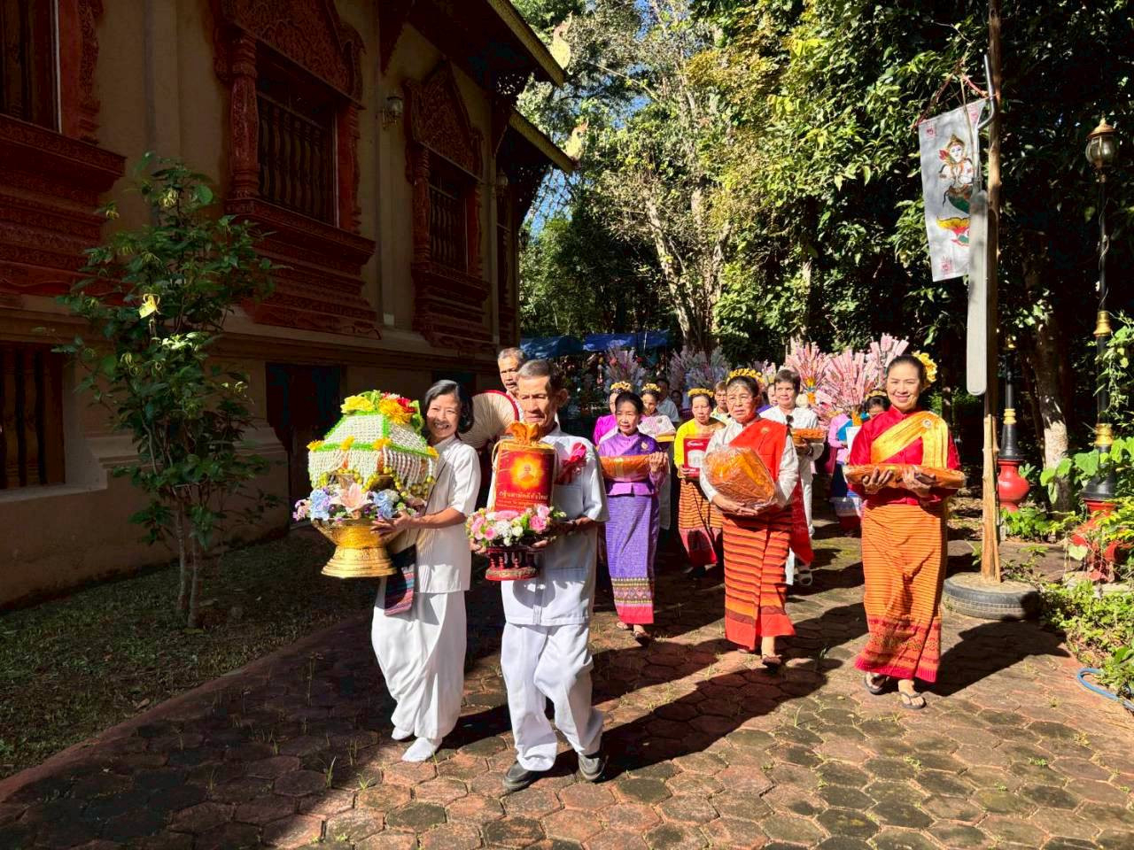 ภาพร่วมขบวนกฐินวัดสมเด็จดอยน้อย