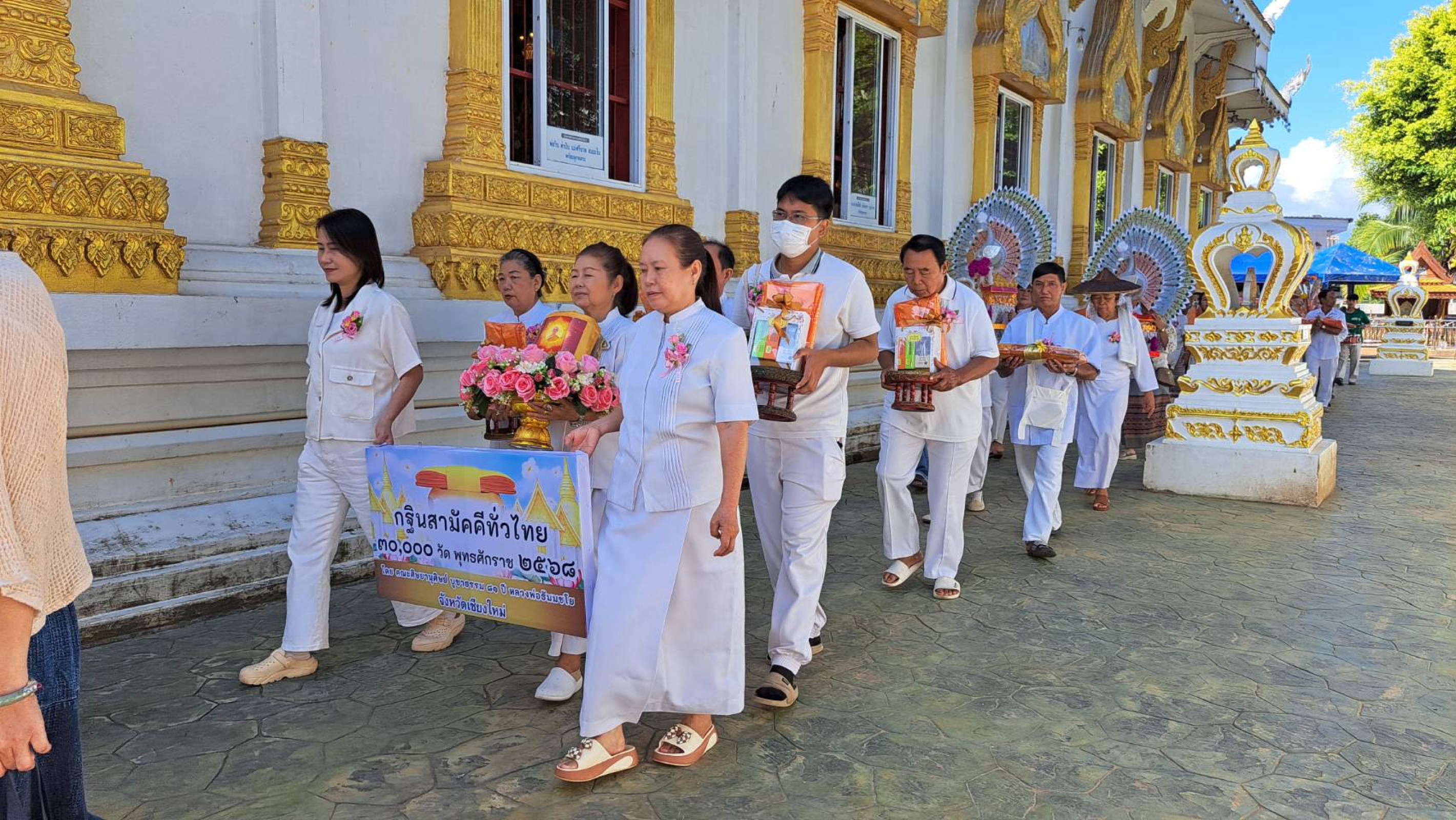 ภาพร่วมขบวนกฐินวัดนิวาสสถาน