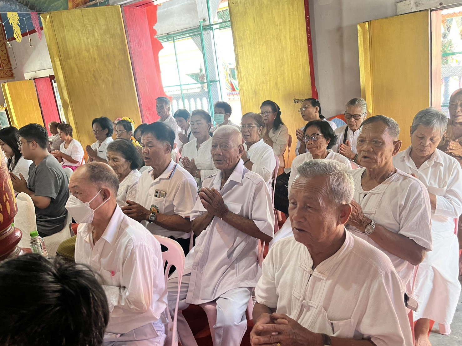 ภาพร่วมพิธีกรรมวัดป่าแงะ