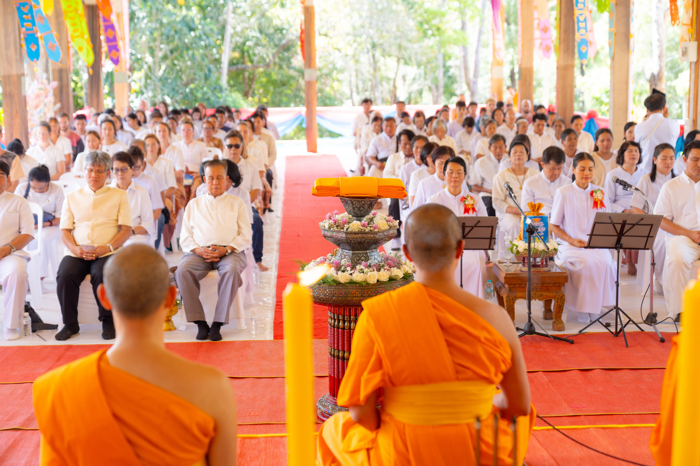 ภาพร่วมพิธีกรรมที่พักสงฆ์ธรรมสถานนานาชาติป่าแป๋