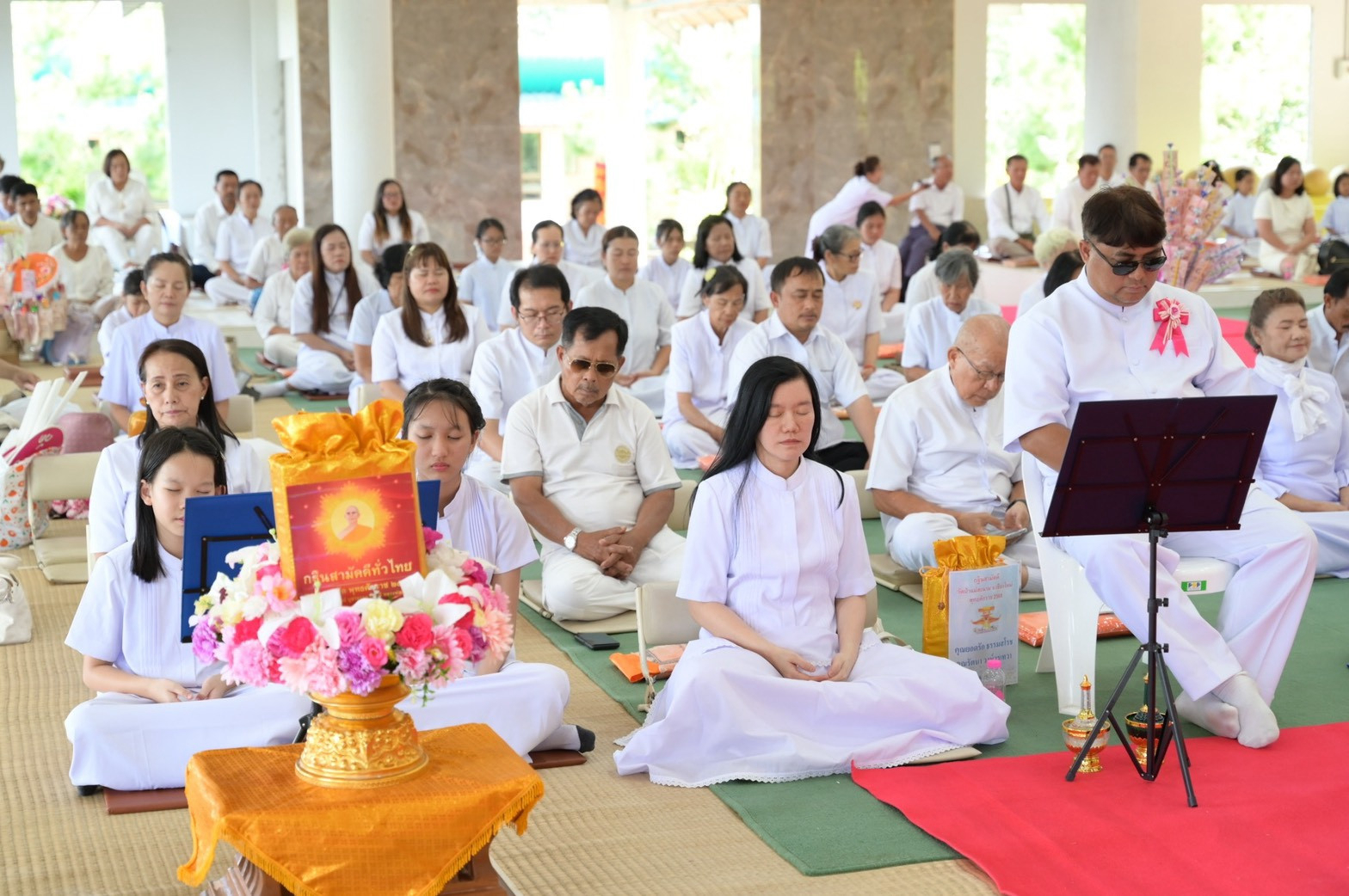 ภาพร่วมพิธีกรรมวัดบ่อหลวง
