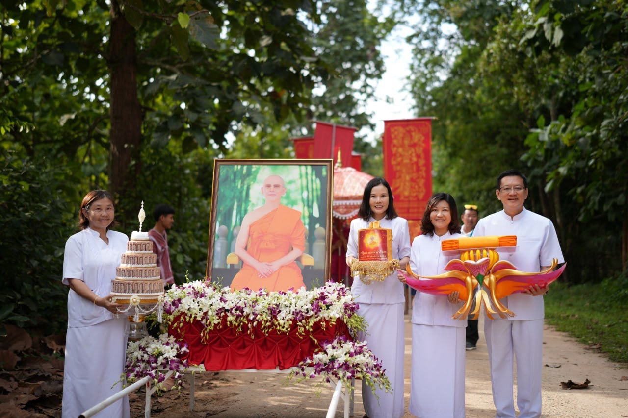 ภาพร่วมพิธีกรรมวัดดงดินแดง