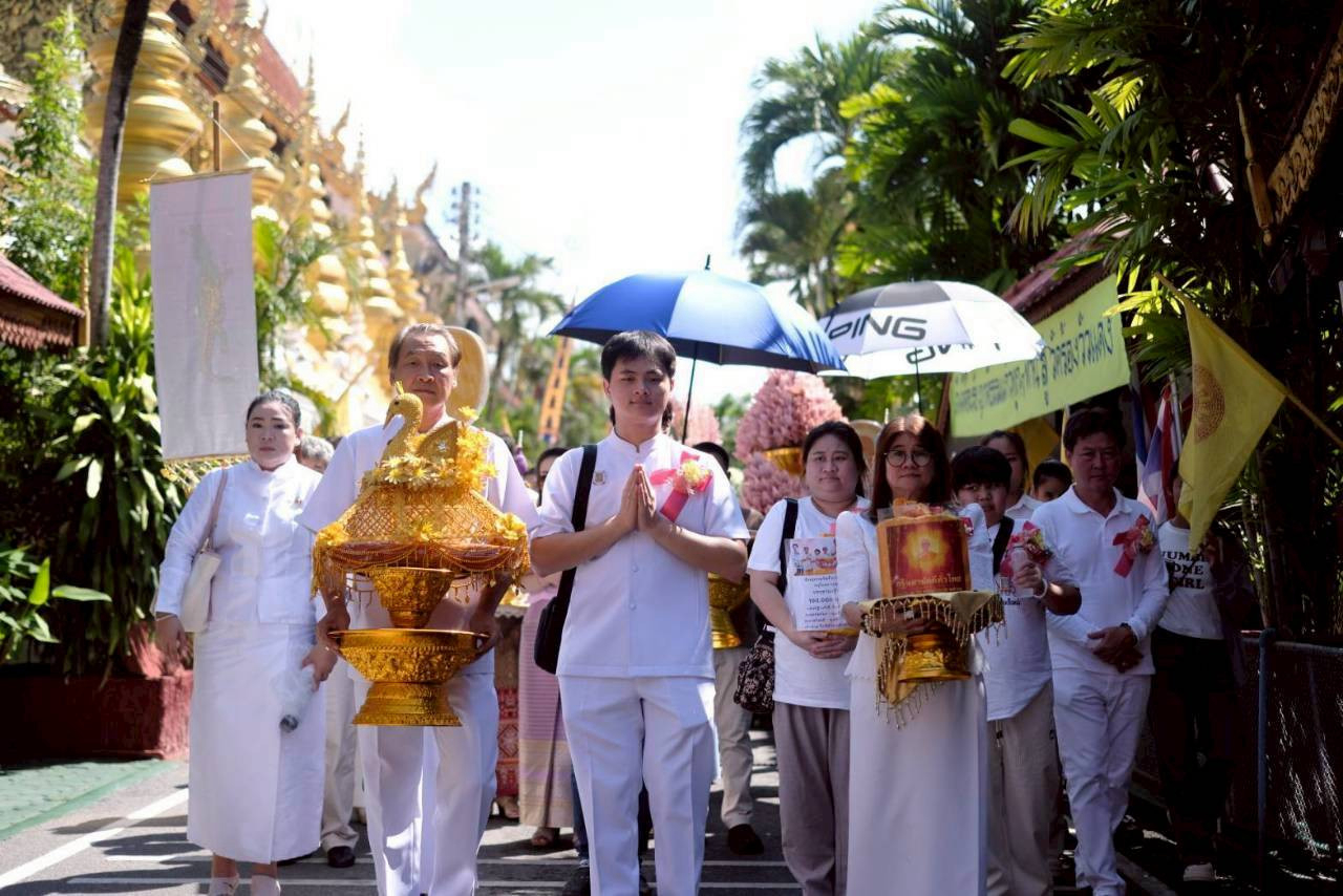 ภาพร่วมขบวนกฐินวัดร้องวัวแดง