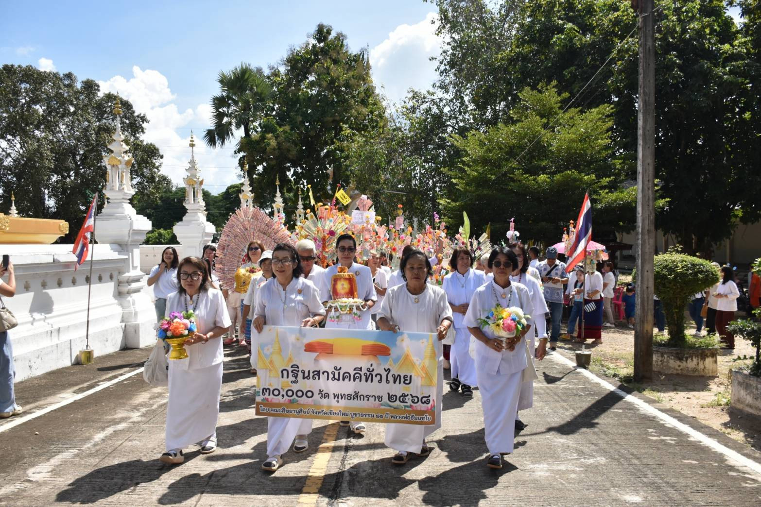 ภาพร่วมขบวนกฐินวัดขะแมด