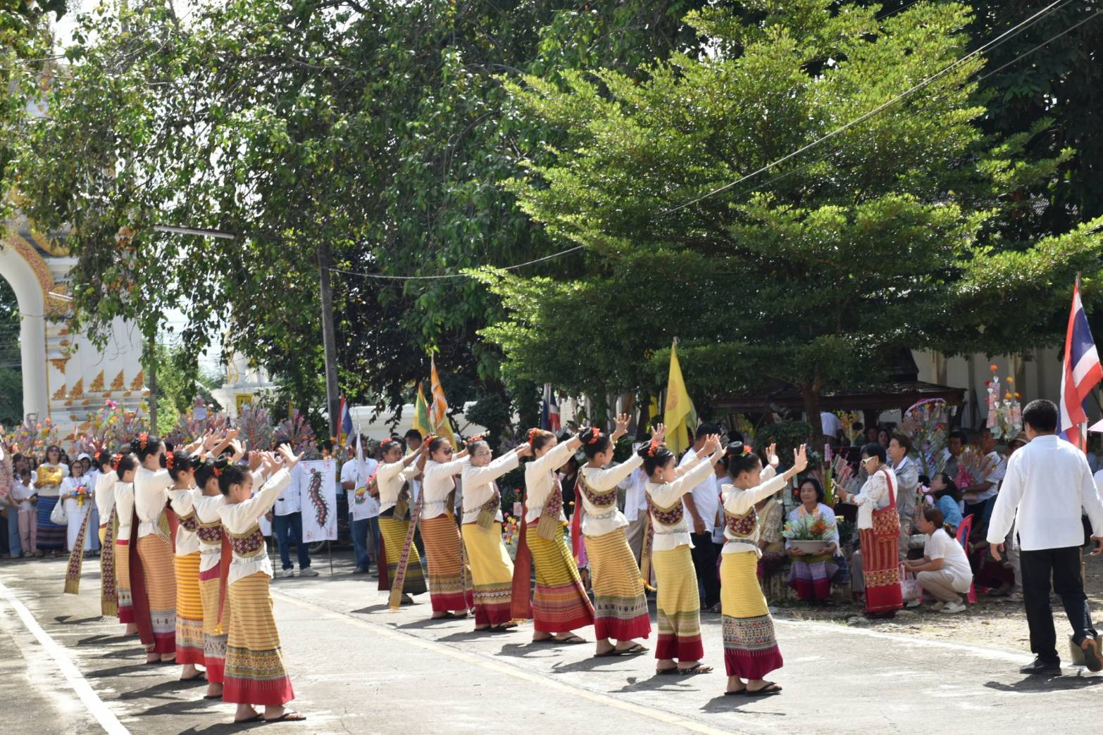 ภาพร่วมพิธีกรรมวัดขะแมด