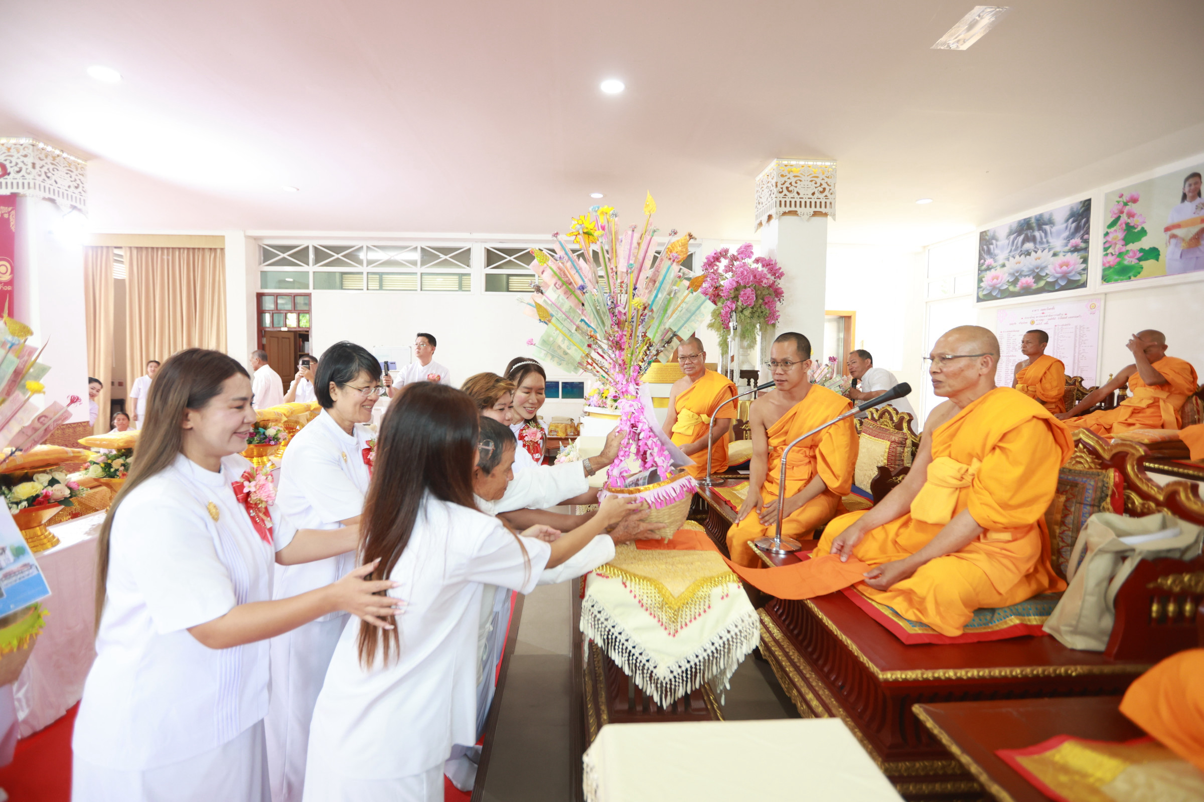 ภาพร่วมพิธีกรรมวัดกิ่วลม